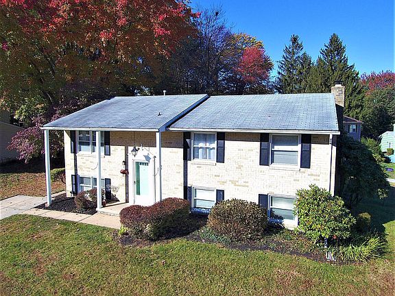 2nd image of 410 Deacon Brook Cir