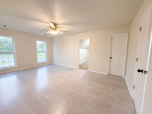 4th image of 407 Ranch Rd