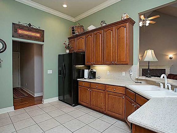 4th image of 685 Whitcliff Dr
