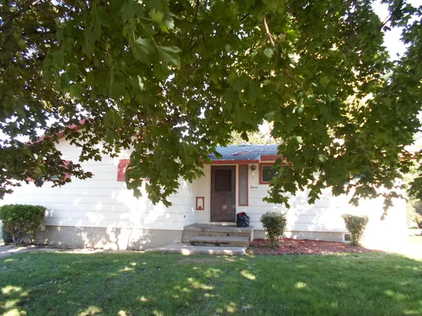 11 4th St SE, Stewartville, MN 55976