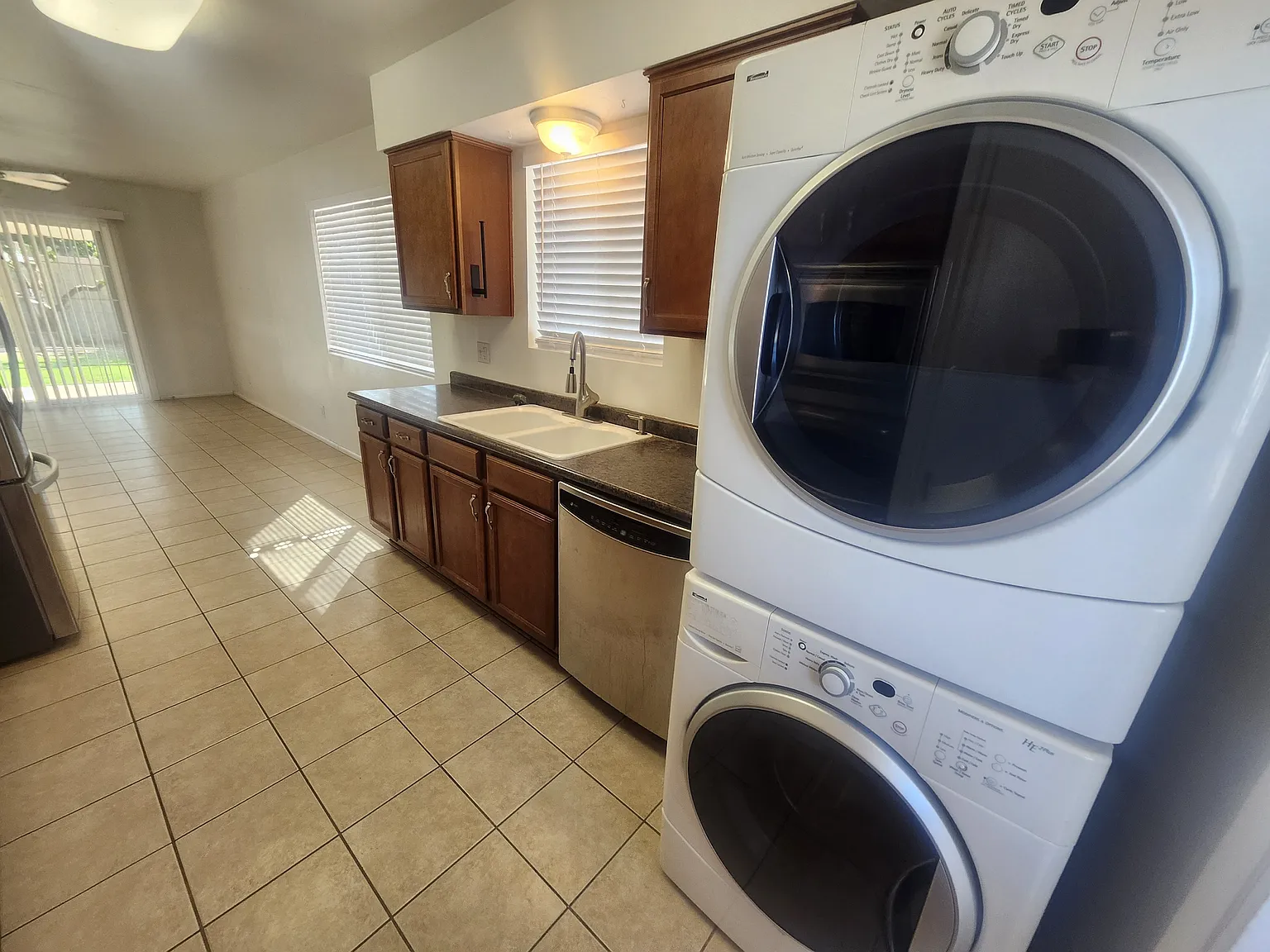 3 bed, 1395 sqft, $2,550 — Photo 4
