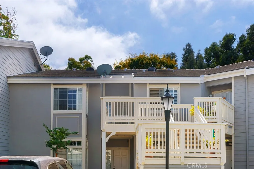 1 bed, 1.0 bath, 747 sqft, $2,600 — Photo 2