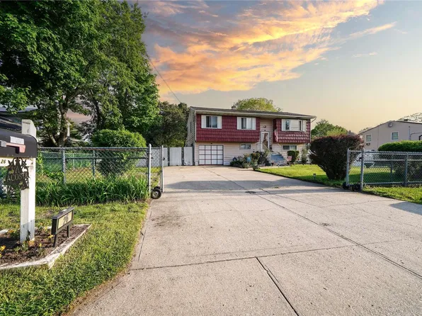 26 Michigan Avenue, Bay Shore, NY 11706