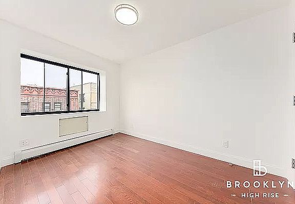 3rd image of 2120 Daly Ave #4R