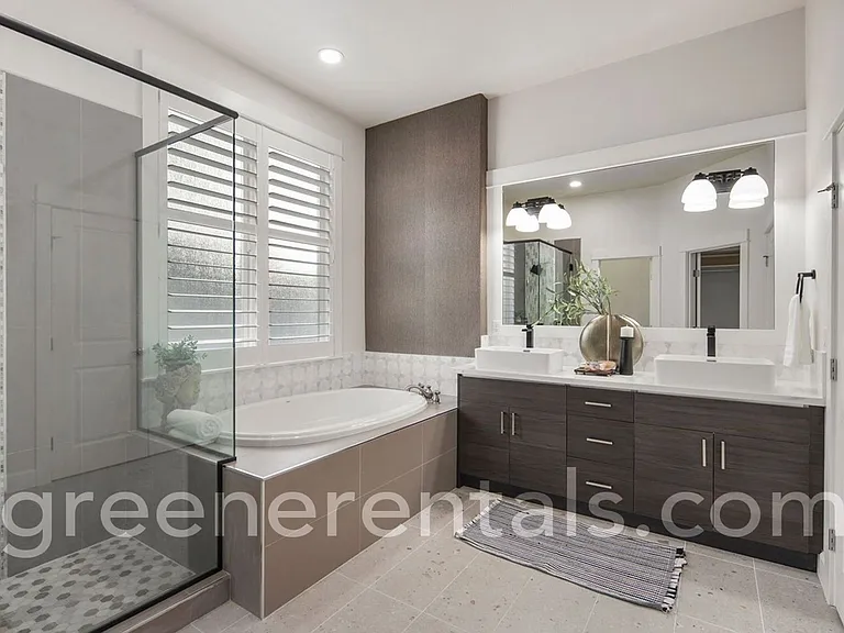 9016 Merrill Ct NE — Photo 18