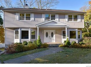 4 Iron Ridge Oval, Briarcliff Manor, NY 10510