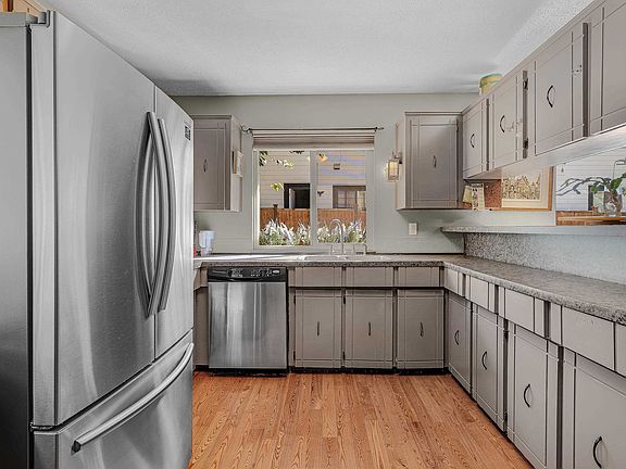 3rd image of 3670 207b St