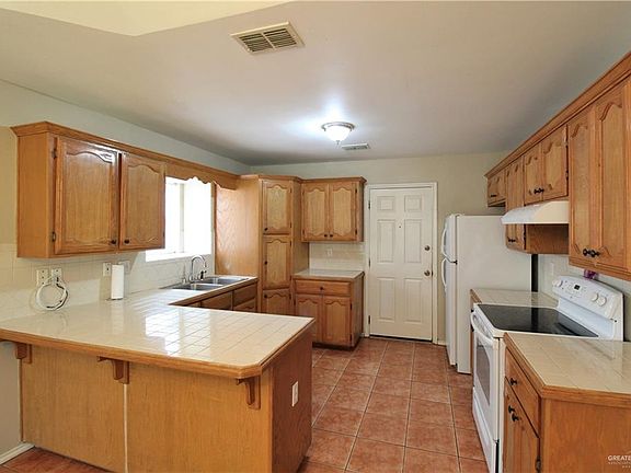 4th image of 3008 Edison Ave
