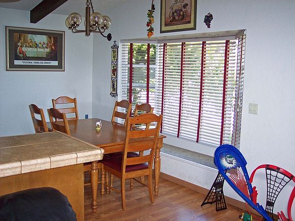 5th image of 565 Manzanita Dr