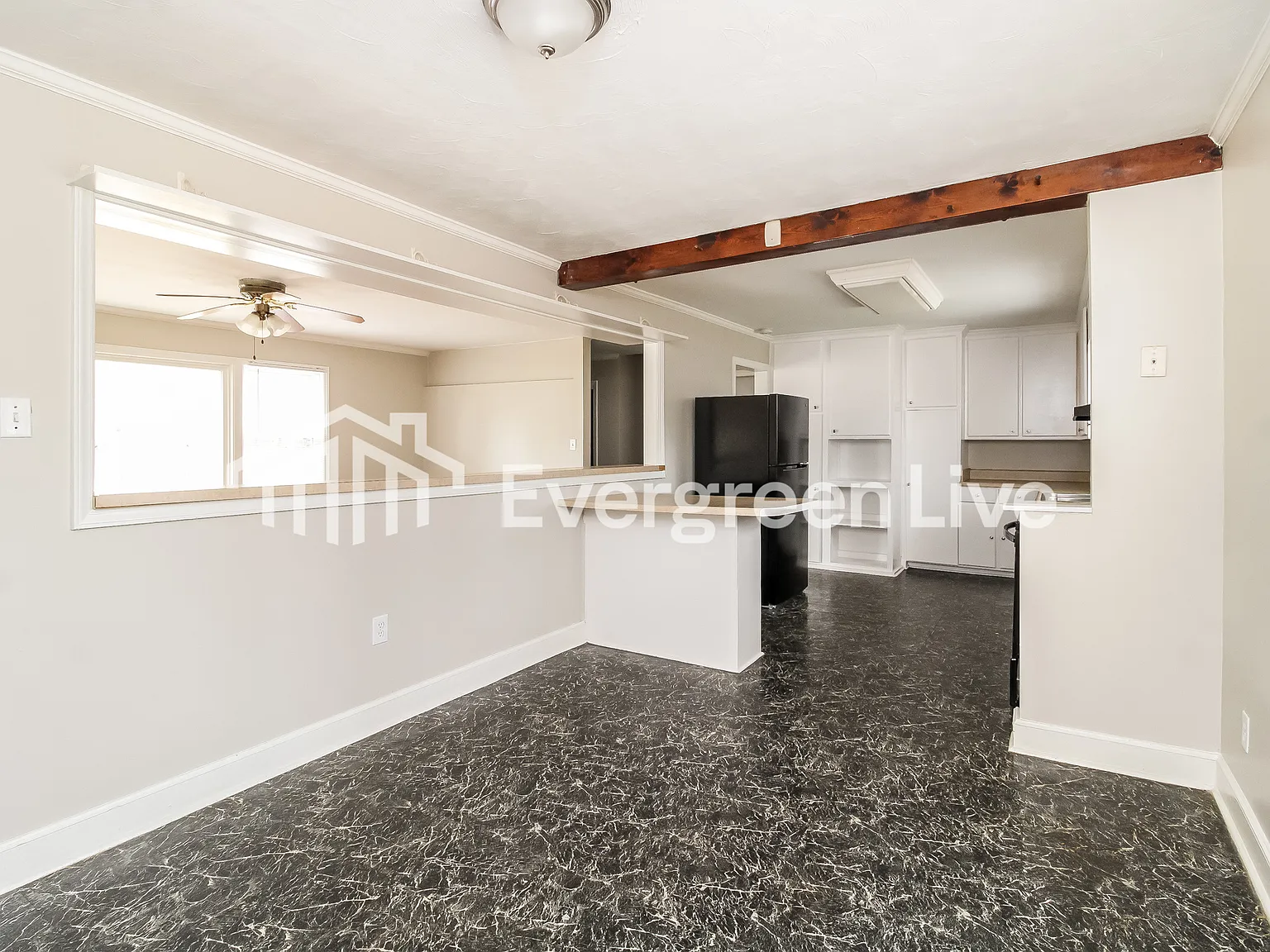 4 bed, 2.5 bath, 2565 sqft, $2,295 — Photo 3