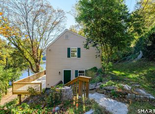 54 Farview Dr, Sandy Hook, CT 06482