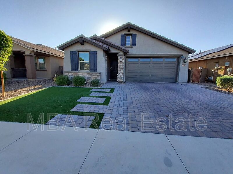 1st image of 704 N 152nd Dr