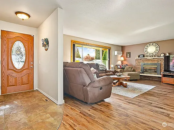 21235 Plaza Dr — Photo 4