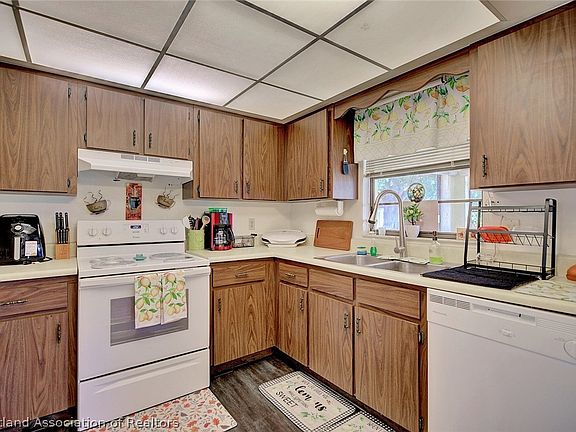 5th image of 1553 Lake Clay Dr