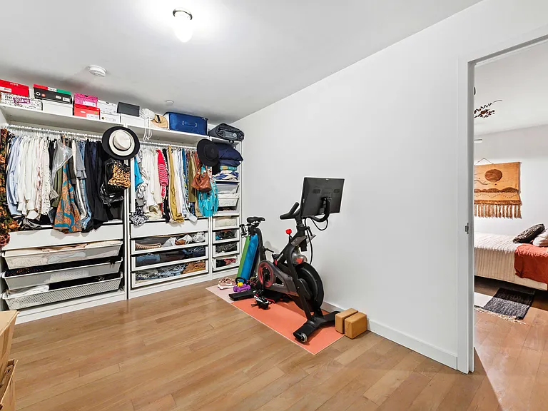 31 Conselyea St #1F — Photo 8