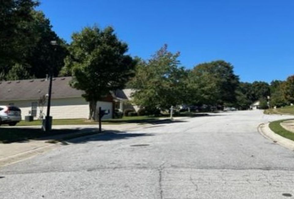 Exterior Neighborhood (street photo)