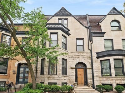 3822 N Alta Vista Ter, Chicago, IL, 60613