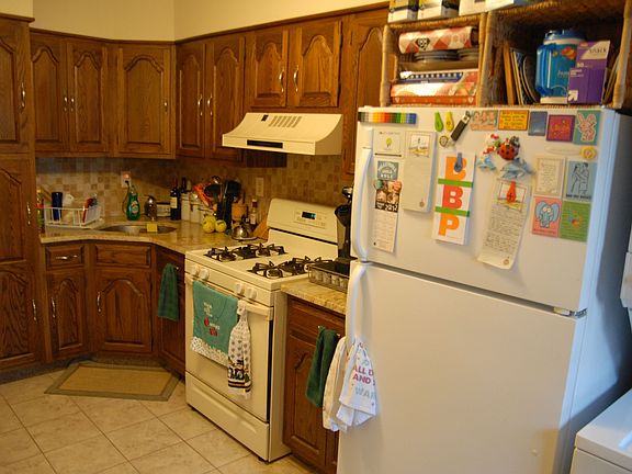 3rd image of 216 Highpoint Ave