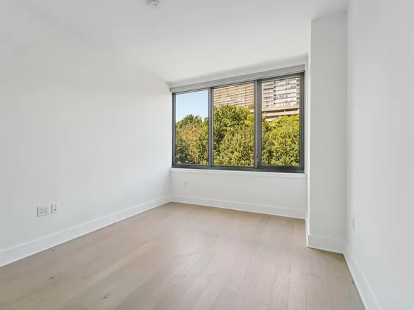 9 Avenue At Port Imperial image 27 of 47