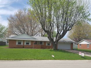 13 Navajo Dr, Springfield, IL 62711
