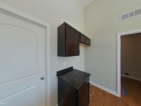 3rd image of 1424 Lincoln St
