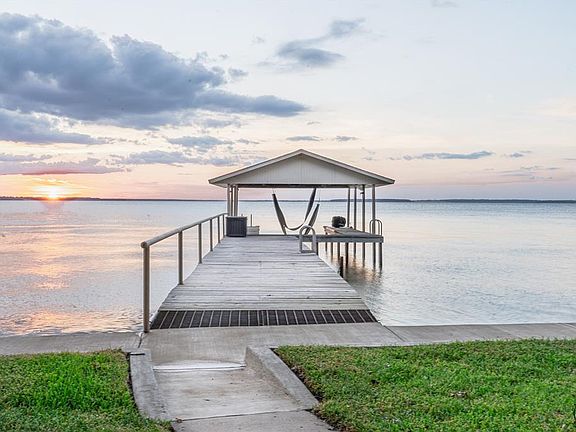 4th image of 307 Admiral Dr