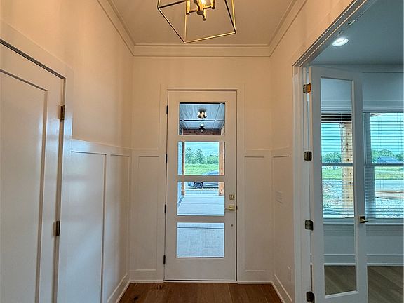 3rd image of 6105 S 41st St