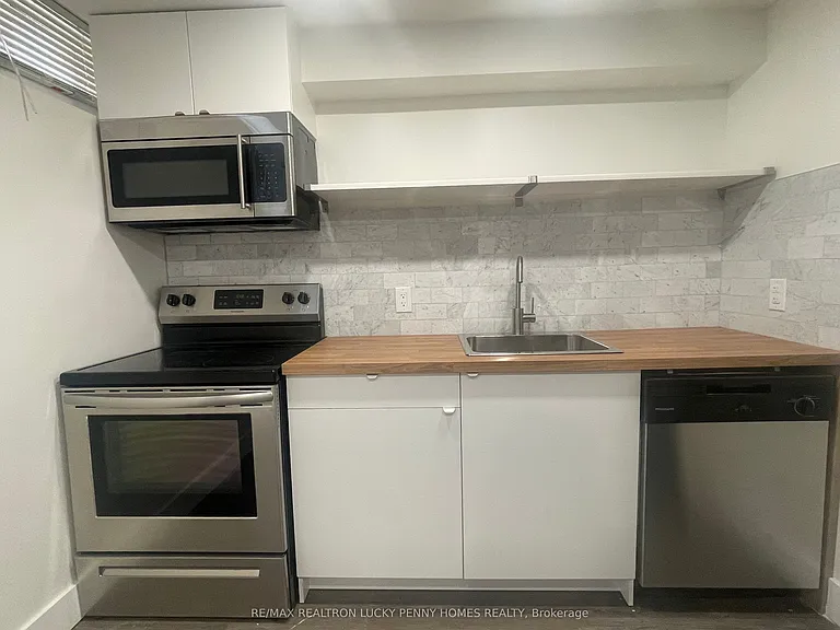83 Living Cres #BASEMENT — Photo 4