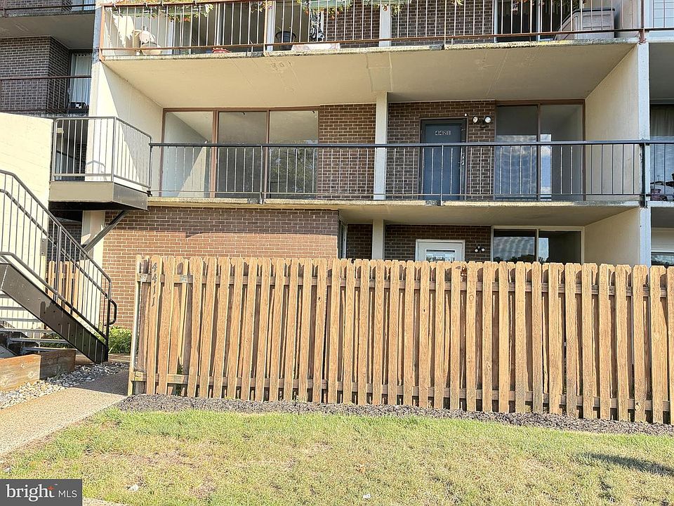 1st image of 4421 Forest Ln