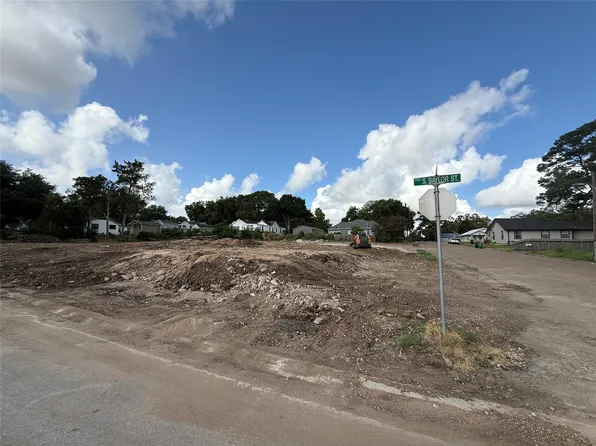 1702 S Baylor St, Brenham, TX 77833