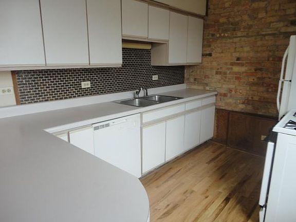 3rd image of 2508 N Lincoln Ave #2