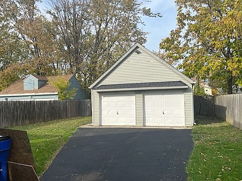 2nd image of 16413 Trafalgar Ave