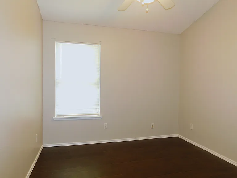 1648 Crown Point Dr — Photo 17