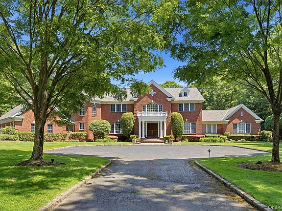 3rd image of 7 Fairway Court