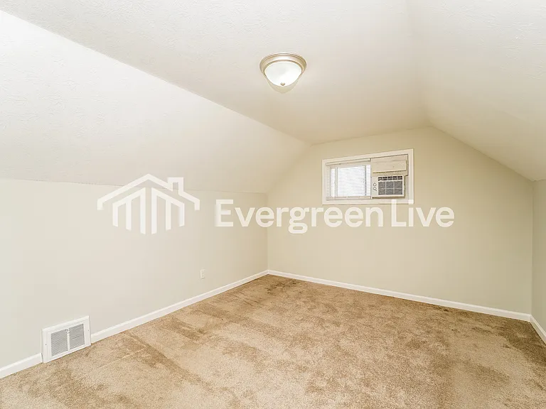 15810 Harrison Dr — Photo 9