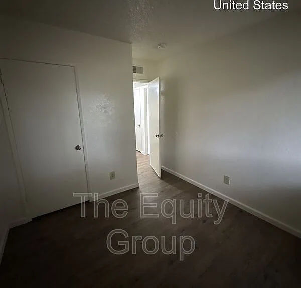 1400 W Elowin Ave — Photo 12