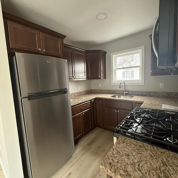 223 Davis St — Photo 1