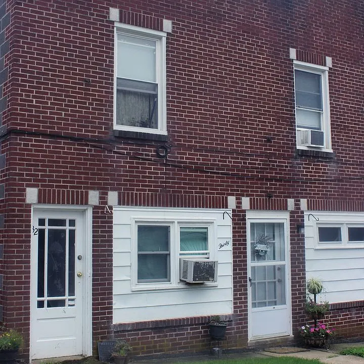 32 E Franklin St #2