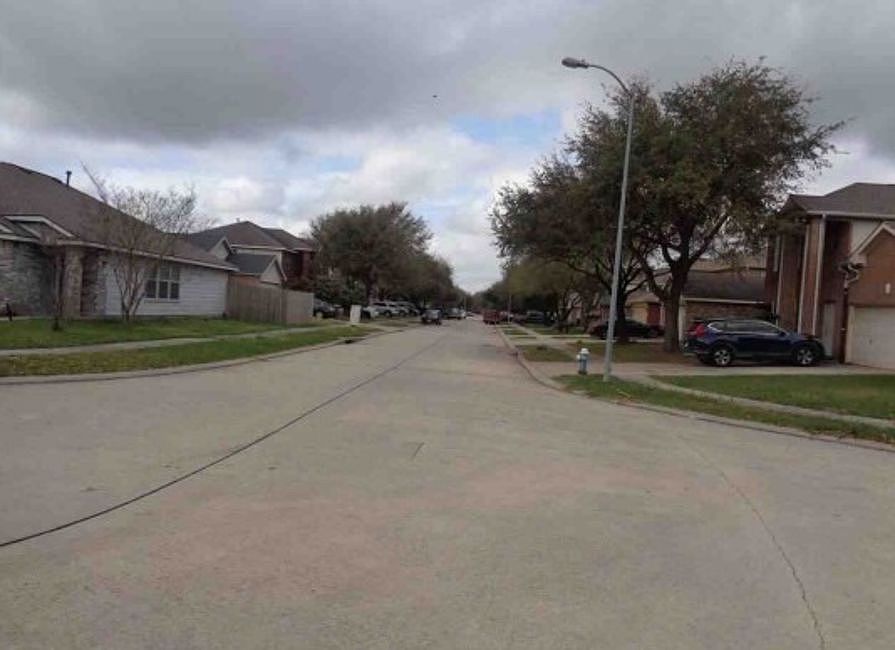 Exterior Neighborhood (street photo)