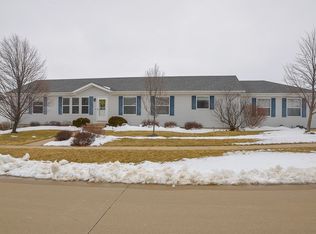 5890 Robinwood Ln, Marion, IA 52302