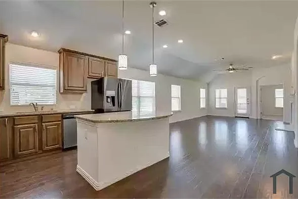 1412 Rose Bud Ct — Photo 4