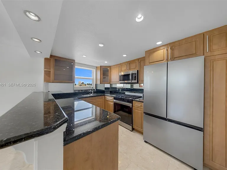 720 Collins Ave #603 — Photo 11