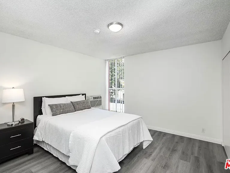 1208 W Adams Blvd #17 — Photo 6