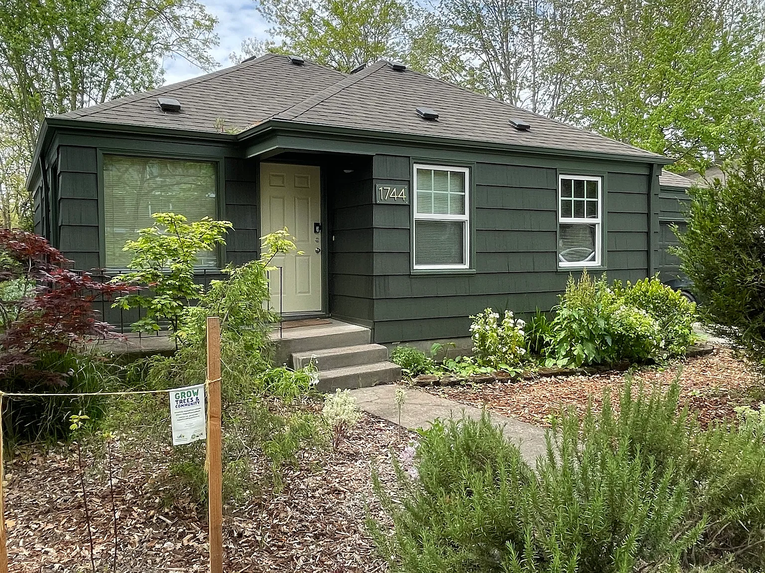 4 bed, $2,500 — Photo 1