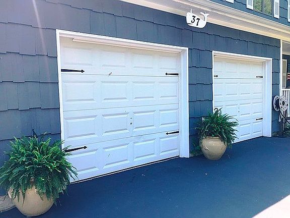 Attached 2 Car Garage