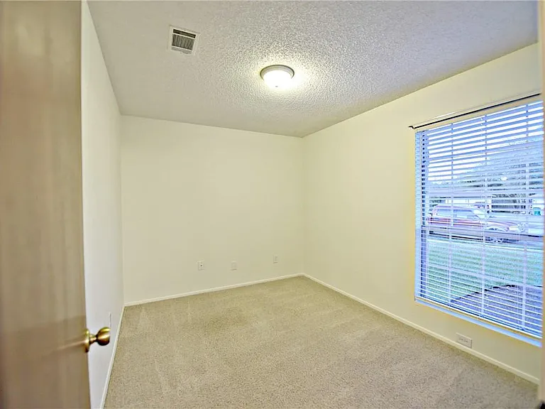 805 Lone Tree Ct — Photo 13