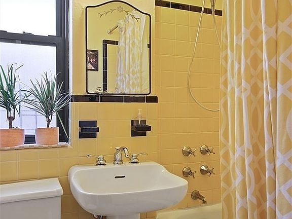 5th image of 17 Chittenden Ave APT 6D