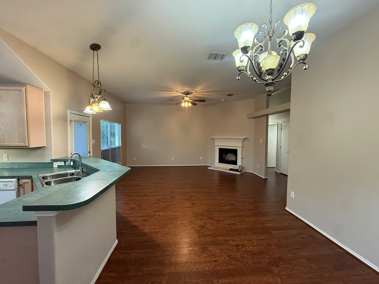 3 bed, 1578 sqft, $2,100 — Photo 3