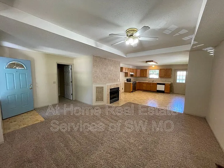 831 S Timber Ridge Dr — Photo 3