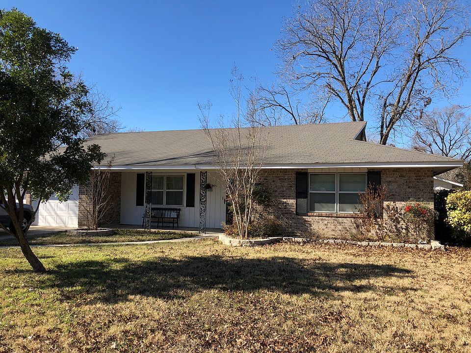 1st image of 1221 Hillcrest Dr